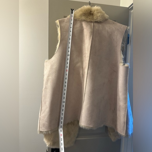 NWT Faux Fur open vest from Lane Bryant! - Picture 8 of 13